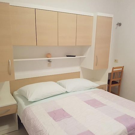 Apartments Center Baška Voda Buitenkant foto