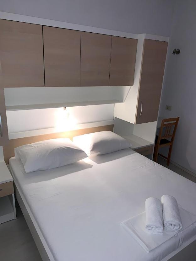 Apartments Center Baška Voda Buitenkant foto