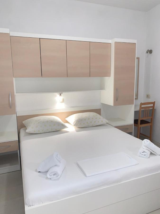 Apartments Center Baška Voda Buitenkant foto