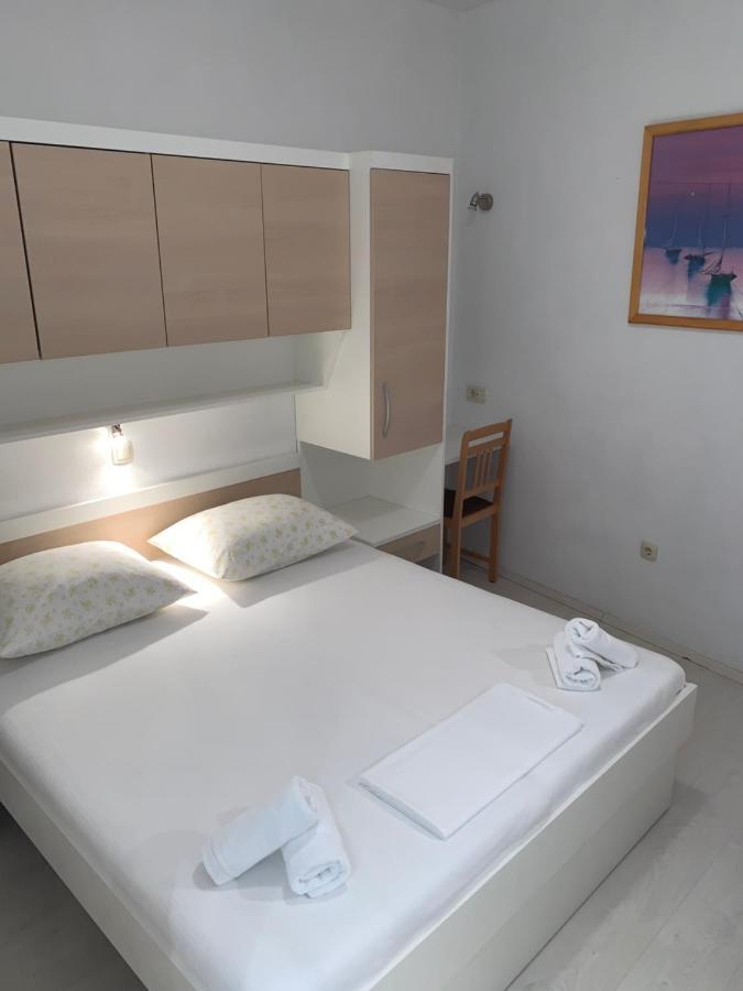 Apartments Center Baška Voda Buitenkant foto