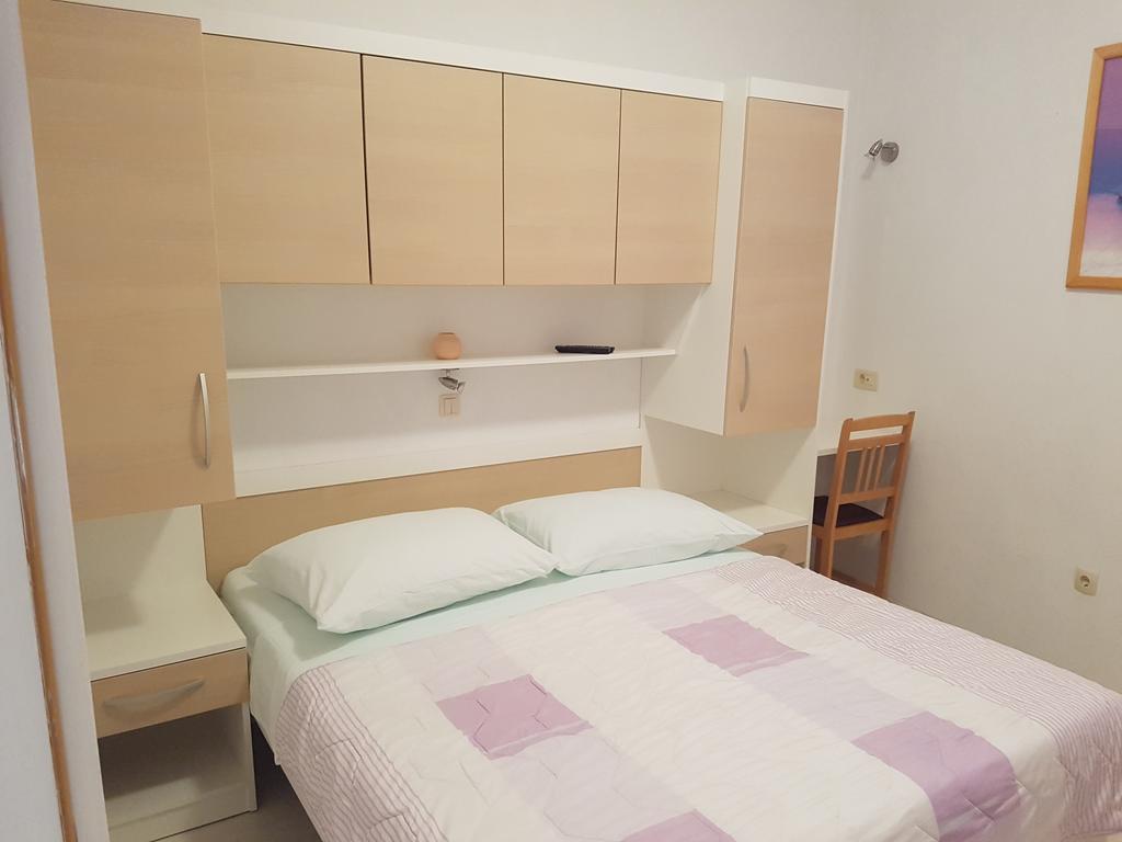 Apartments Center Baška Voda Buitenkant foto
