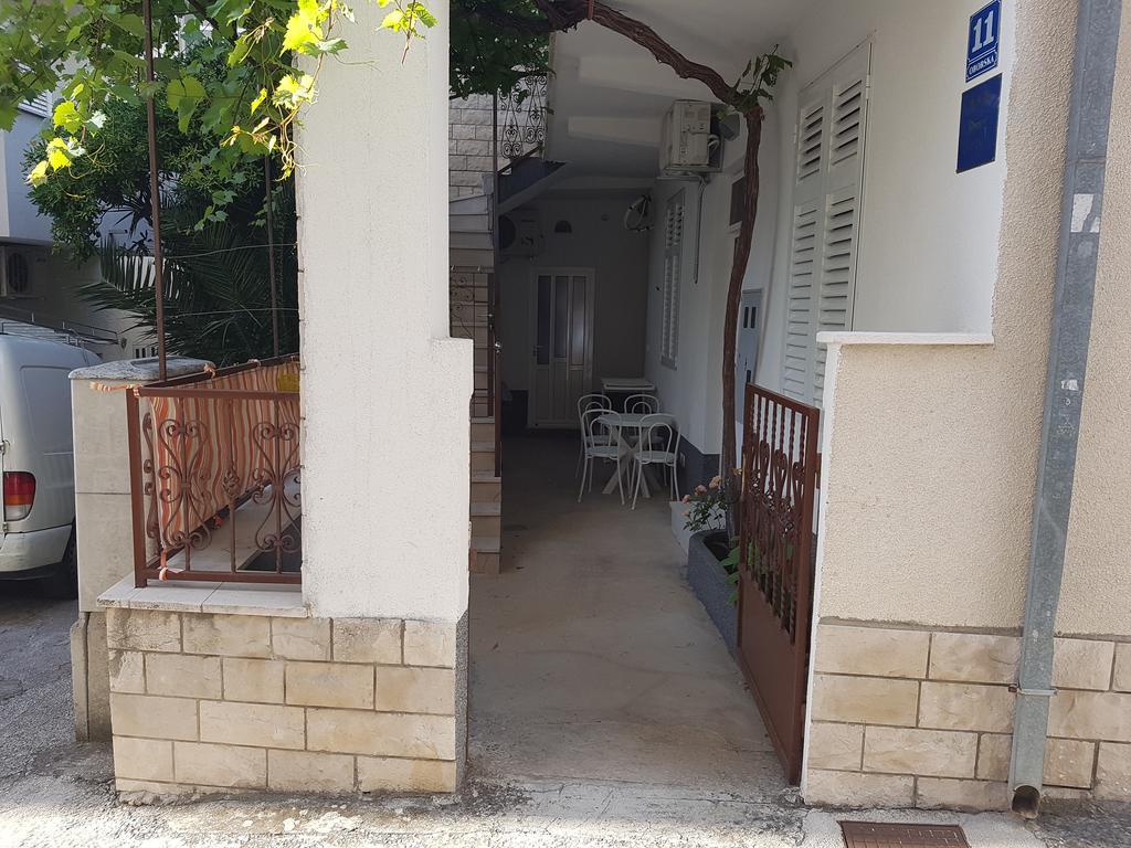 Apartments Center Baška Voda Buitenkant foto